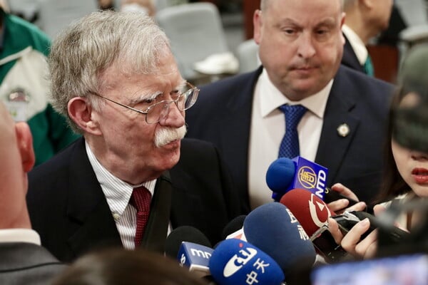 Ντόναλντ Τραμπ: Γιατί η υπόθεση Τζον Μπόλτον είναι πιο σοβαρή από εκείνες εναντίον άλλων επικριτών