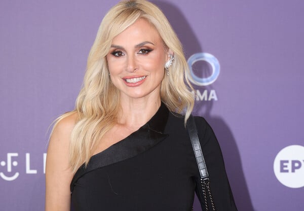 Ζωή Κρονάκη: «Με έχουν μπερδέψει με την Πέγκυ Ζήνα και την Άννα Βίσση»