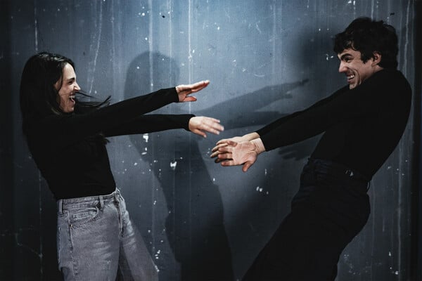 «Cleansed»: Ο Δημήτρης Καραντζάς σκηνοθετεί το πιο τολμηρό έργο της Σάρα Κέιν