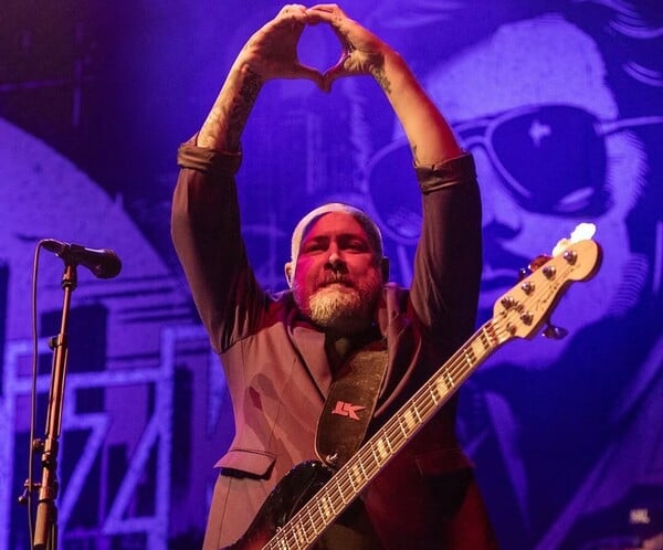 Limp Bizkit: Πέθανε σε ηλικία 48 ετών ο μπασίστας Σαμ Ρίβερς - Άγνωστη η αιτία του θανάτου του