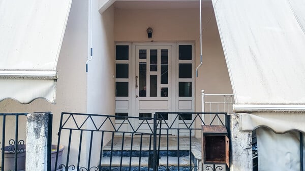 Δολοφονία στα Τρίκαλα: «Σκεφτόμουν πολύ καιρό να την σκοτώσω. Δεν με πρόσεχε» - Τι δήλωσε ο 18χρονος δράστης