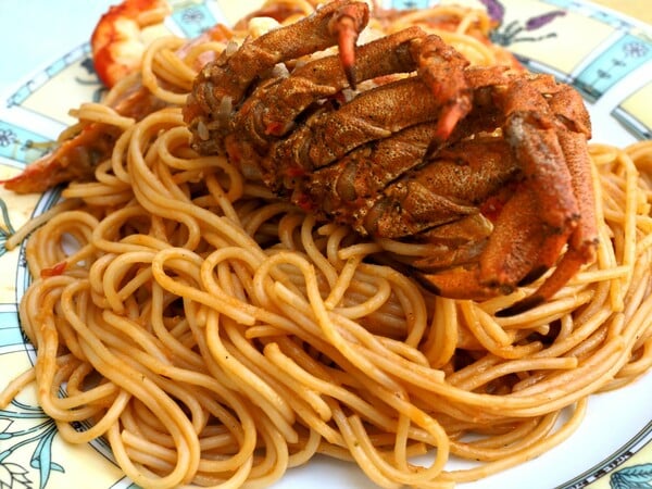 Στα νησιά μαγειρεύουν την καραβίδα απλά, και την απογειώνουν 