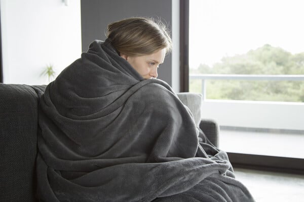 Βρετανία: Πάροχοι ρεύματος χαρίζουν ηλεκτρικές κουβέρτες – Στόχος η μείωση της κατανάλωσης