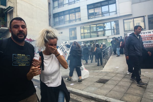 Επεισόδια στο Μεταξουργείο κατά τη διαμαρτυρία εκπαιδευτικών και γονέων