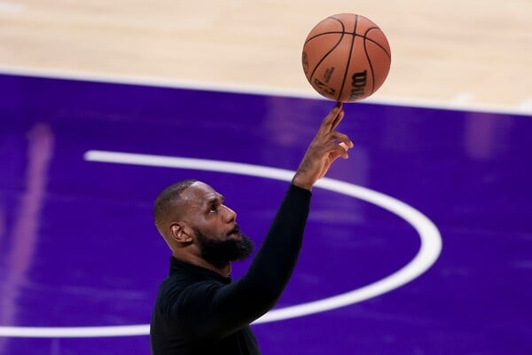 ΛΕΜΠΡΟΝ ΤΖΕΙΜΕ NBA ΣΤΟΙΧΗΜΑ