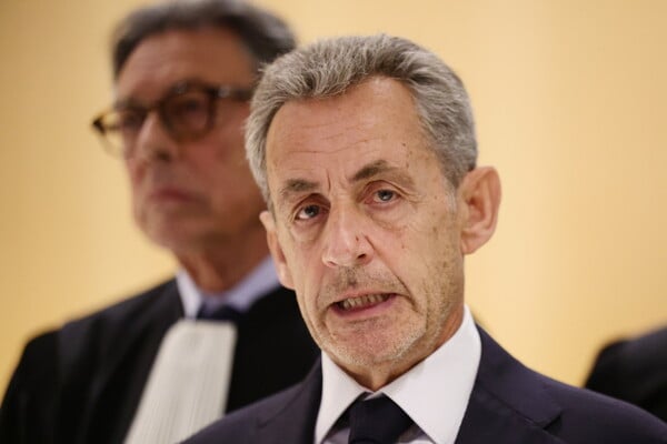 Σαρκοζί δέχεται απειλές θανάτου στη φυλακή Λα Σαντέ - Έρευνα μετά τη διαρροή βίντεο