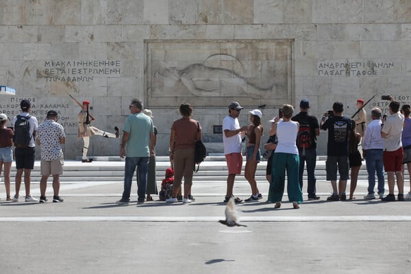 Τι συμβαίνει τελικά με το Μνημείο του Αγνώστου Στρατιώτη