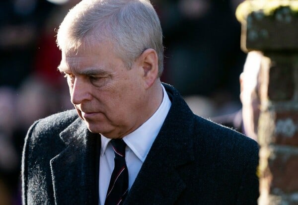 Πρίγκιπας Άντριου: Το οικόσημο του αφαιρέθηκε από το κάστρο του Ουίνδσορ - Μία κίνηση με ισχυρό συμβολισμό