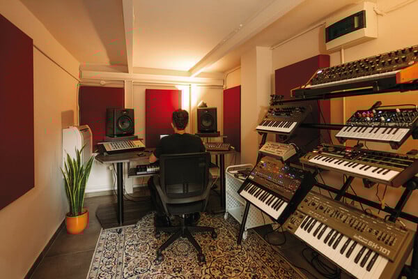 Mlink Studios: Η καρδιά της ηλεκτρονικής μουσικής χτυπά στην Αθήνα