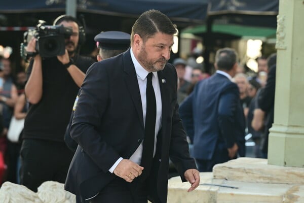 Κηδεία Σαββόπουλου: Εικόνες από το τελευταίο αντίο στον μέγιστο τραγουδοποιό