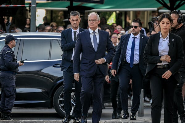 Κηδεία Σαββόπουλου: Εικόνες από το τελευταίο αντίο στον μέγιστο τραγουδοποιό