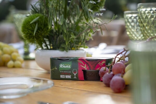 Η Knorr παρουσίασε τους νέους Σπιτικούς Ζωμούς με εκχύλισμα κρασιού