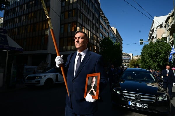 Τέσσερις σκέψεις για μια κηδεία