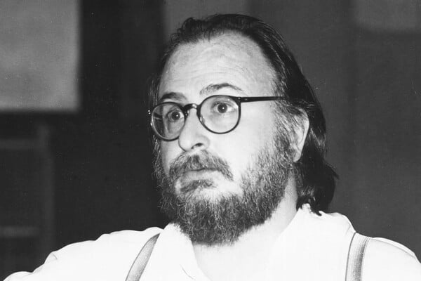 Μεγαλώνοντας με τους «Κωλοέλληνες»