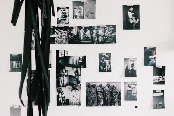 Η Κατερίνα Κομιανού καταγράφει με μοναδικό τρόπο την πόλη, τα αισθήματα και τις αλλαγές της