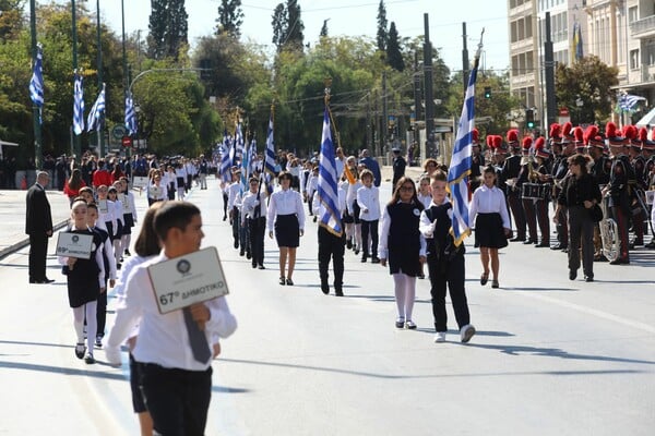 28η Οκτωβρίου: Φωτογραφίες από τη μαθητική παρέλαση στην Αθήνα