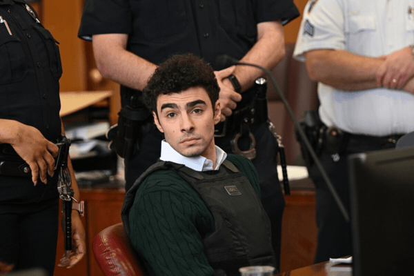 Λουίτζι Μαντζιόνε: Οι συγκρατούμενοι του στη φυλακή του Μπρούκλιν τον αποκαλούν «πρεσβευτή»