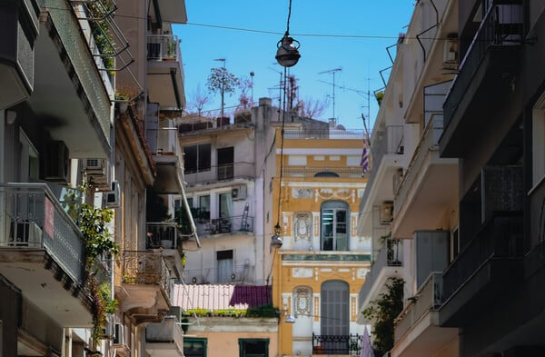 Έρευνα περιλαμβάνει την Αθήνα ανάμεσα στις λιγότερο προσιτές πρωτεύουσες της Ευρώπης
