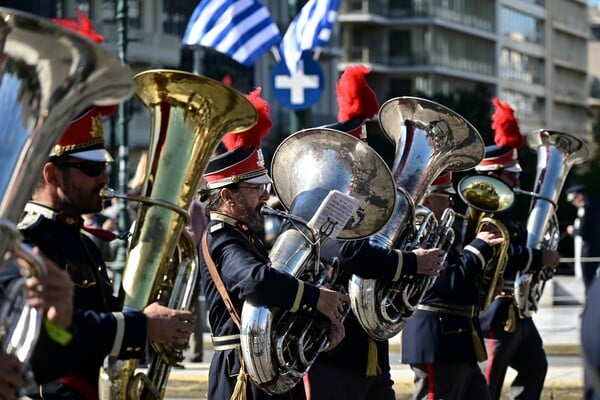 28η Οκτωβρίου: Φωτογραφίες από τη μαθητική παρέλαση στην Αθήνα
