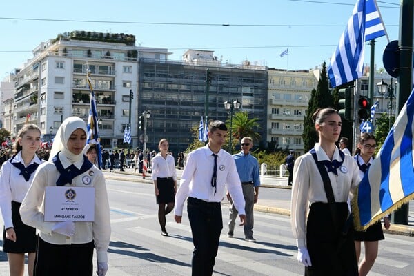 28η Οκτωβρίου: Φωτογραφίες από τη μαθητική παρέλαση στην Αθήνα