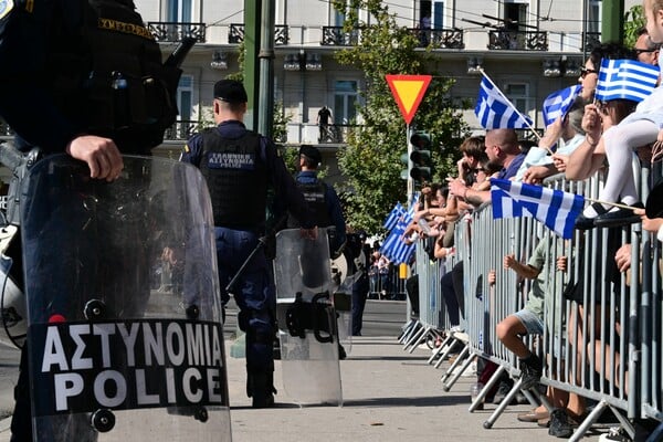 28η Οκτωβρίου: Φωτογραφίες από τη μαθητική παρέλαση στην Αθήνα