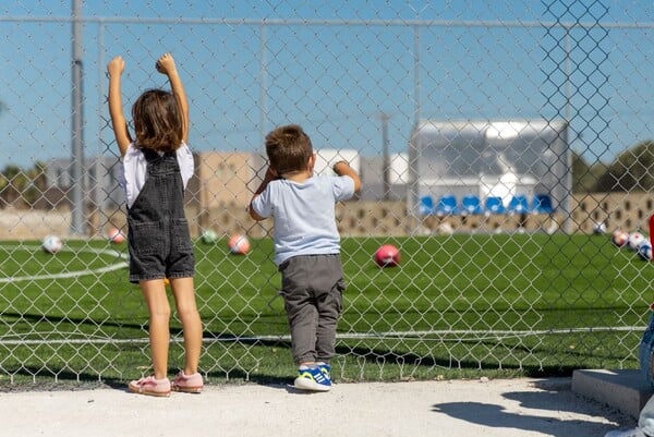 Νέο γήπεδο ποδοσφαίρου στην Τρυπητή Μήλου με τη στήριξη των Invel Real Estate και PRODEA Investments