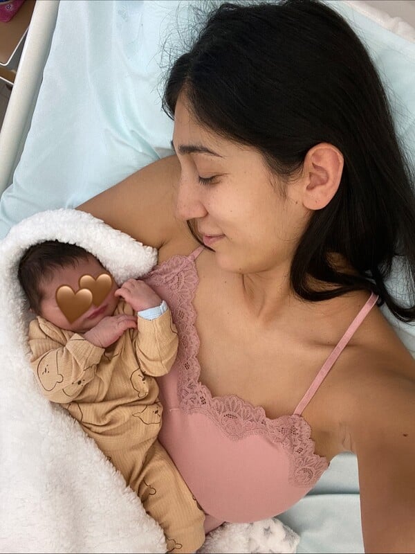 Παρασκευή Κερασιώτη: Γέννησε η πρώην παίκτρια του GNTM - Οι πρώτες φωτογραφίες από το μαιευτήριο 