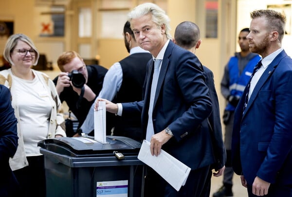 Εκλογές στην Ολλανδία: O Ρομπ Γέτεν οδεύει να γίνει ο πρώτος ανοιχτά ομοφυλόφιλος πρωθυπουργός της χώρας