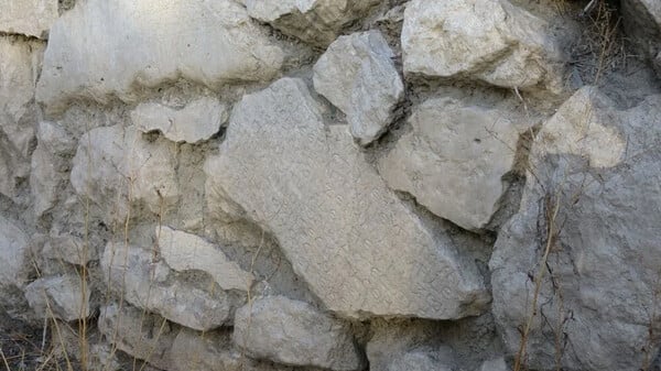 Τουρκία: Σπίτι στην Πισιδία χτίστηκε με λίθους που φέρουν στα ελληνικά επιστολή του Ρωμαίου αυτοκράτορα Καρακάλλα