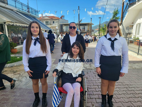 Συγκίνησε η Αλεξία από τις Θεσπιές: Συμμετείχε στην παρέλαση έξι χρόνια μετά τον τραυματισμό της από αδέσποτη σφαίρα