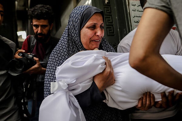 Γάζα: 104 νεκροί από τις φονικές ισραηλινές επιδρομές - Δεν τίθεται κίνδυνος για την εκεχειρία λέει ο Τραμπ