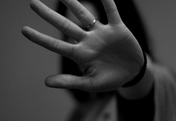 ΚΟΡΩΠΙ ΕΝΔΟΟΙΚΟΓΕΝΕΑΙΑΚΗ ΒΙΑ ΞΥΛΟΔΑΡΜΟΣ