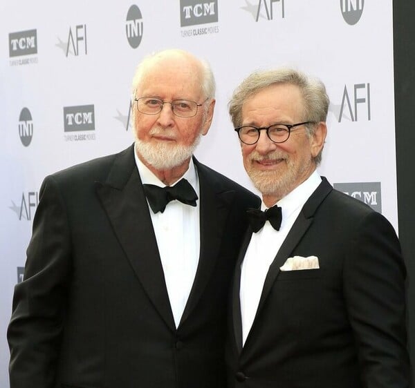 Στίβεν Σπίλμπεργκ Τζον Γουίλιαμς UFO