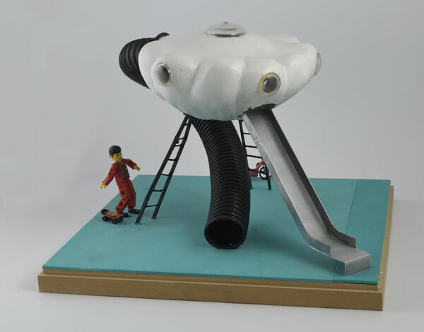 Πολύχρωμη έκθεση για παιδικές χαρές με εικαστική ματιά στο Μουσείο Μπενάκη