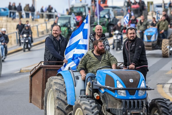 Σε ασφυκτική πίεση η κυβέρνηση ανάμεσα σε Κομισιόν και αγρότες