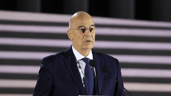 Δένδιας: Διαγωνισμός για την ανάδειξη του Μνημείου του Αγνώστου Στρατιώτη