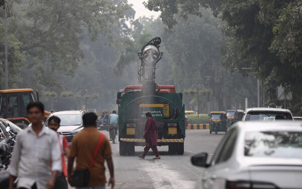 ΙΝΔΙΑ ΤΕΧΝΗΤΗ ΒΡΟΧΗ ΝΕΟ ΔΕΛΧΙ