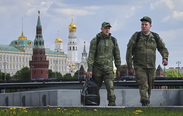 Ρώσοι διοικητές εκτελούν στρατιώτες που αρνούνται να πολεμήσουν στην Ουκρανία