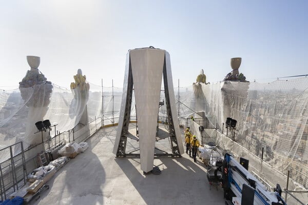 Η Σαγράδα Φαμίλια έγινε η ψηλότερη εκκλησία του κόσμου