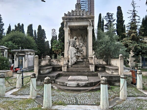 Κωνσταντινούπολη: Το ελληνικό νεκροταφείο είναι ένα αληθινό μουσείο αρχιτεκτονικής και γλυπτικής