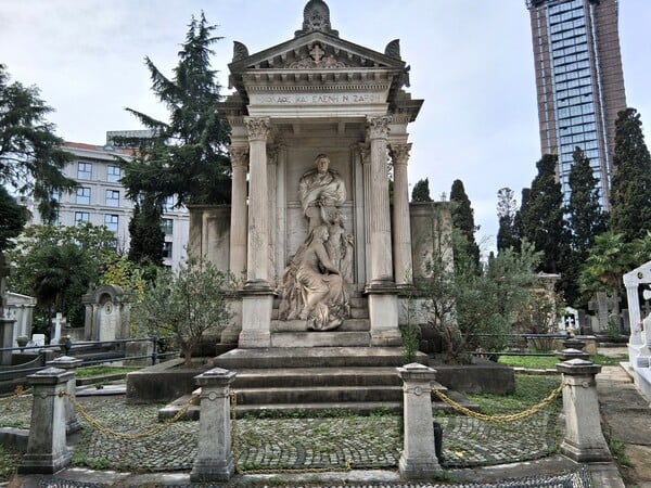 Κωνσταντινούπολη: Το ελληνικό νεκροταφείο είναι ένα αληθινό μουσείο αρχιτεκτονικής και γλυπτικής