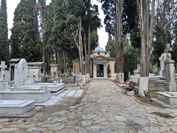 Κωνσταντινούπολη: Το ελληνικό νεκροταφείο είναι ένα αληθινό μουσείο αρχιτεκτονικής και γλυπτικής