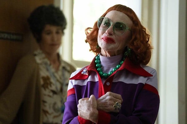 Μην πας σε μάγισσες ούτε σε χαρτορίχτρες. Δες μια ταινία