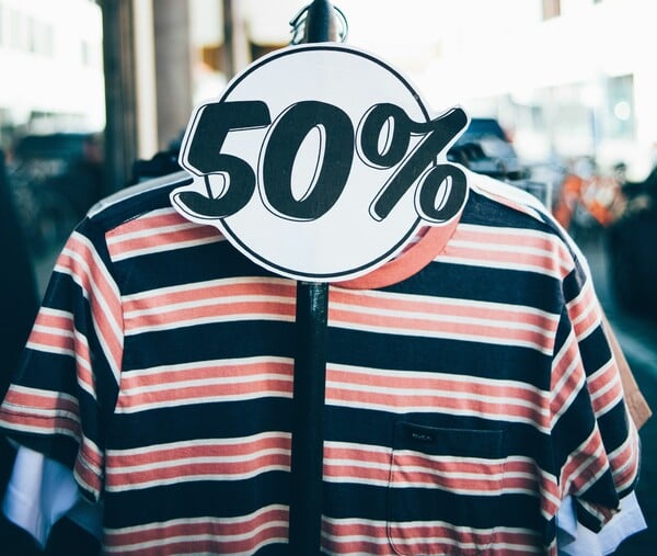 Πότε είναι η Black Friday 2025 και πότε ξεκινά η περίοδος των εκπτώσεων