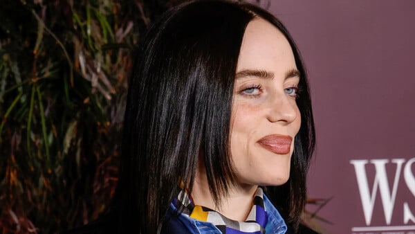 Billie Eilish: «Αν είσαι δισεκατομμυριούχος — γιατί είσαι;»