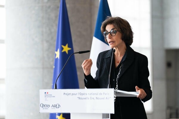 Ληστεία στο Λούβρο: Η Γαλλίδα υπουργός Πολιτισμού παραδέχθηκε «σοβαρό κενό ασφαλείας»