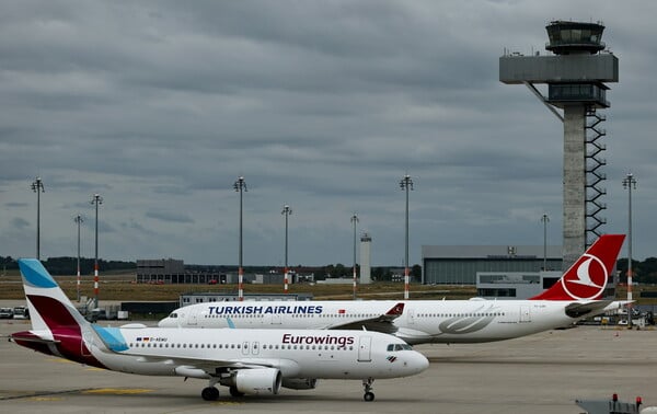 Drone παρέλυσε το αεροδρόμιο του Βερολίνου για δύο ώρες – Προειδοποιήσεις για την ασφάλεια των πτήσεων