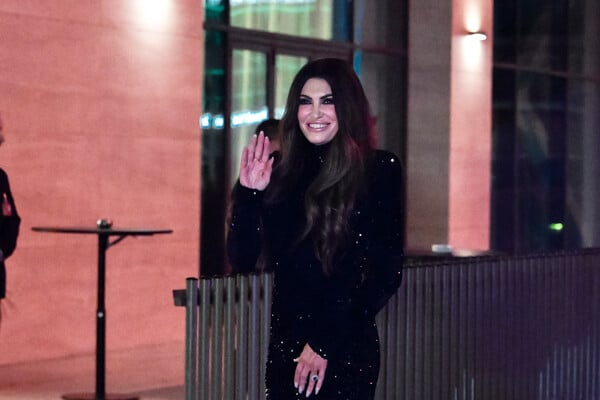 Πρώτη δημόσια εμφάνιση της Κίμπερλι Γκίλφοϊλ στην Αθήνα – Η δεξίωση στο Grand Hyatt