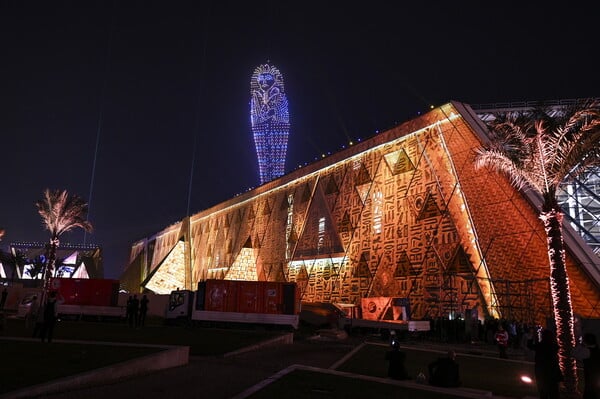 Το Μεγάλο Αιγυπτιακό Μουσείο άνοιξε με ένα υπερθέαμα από drones και πυροτεχνήματα