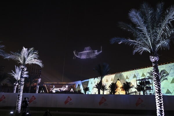 Το Μεγάλο Αιγυπτιακό Μουσείο άνοιξε με ένα υπερθέαμα από drones και πυροτεχνήματα